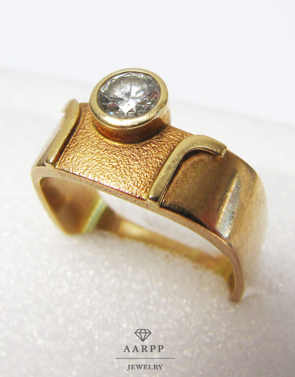 Eckiger Ring 585 Gold 14 Karat mit Diamant handgefertigt