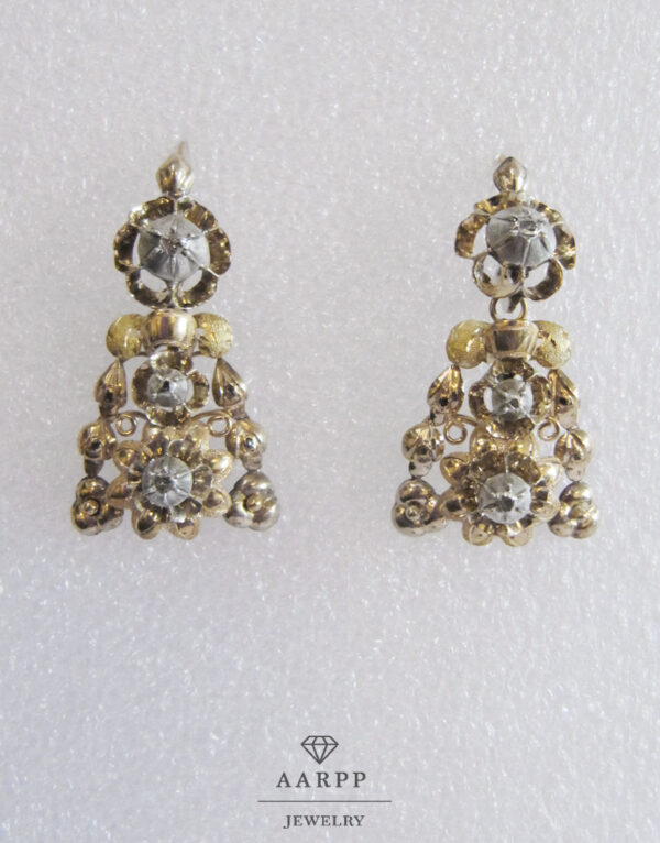 Antike lange mehrteilige Ohrringe aus Gold und Silber mit Diamanten