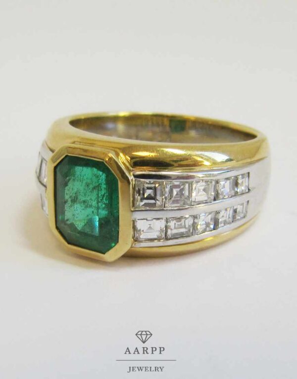 Breiter Ring Bicolor Weißgold-Gelbgold Diamanten-Smaragd Vorsteckring