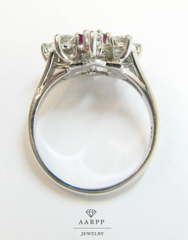 Entourage Rubin Diamant Ring mit Brillanten Weißgold