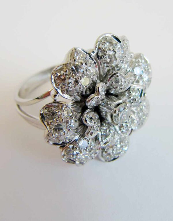 Ring Weißgold 750 breite Blüte aus Diamanten Vintage Luxusring