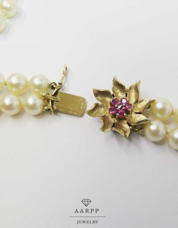 Zweireihige Perlenkette handgearbeitete Schmuckschließe 14Kt Gold mit Rubin