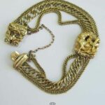 Antikes Viktorianisches Gold Armband aus 3 Ketten mit beweglicher Fassung Jagdhund Jäger Motiv