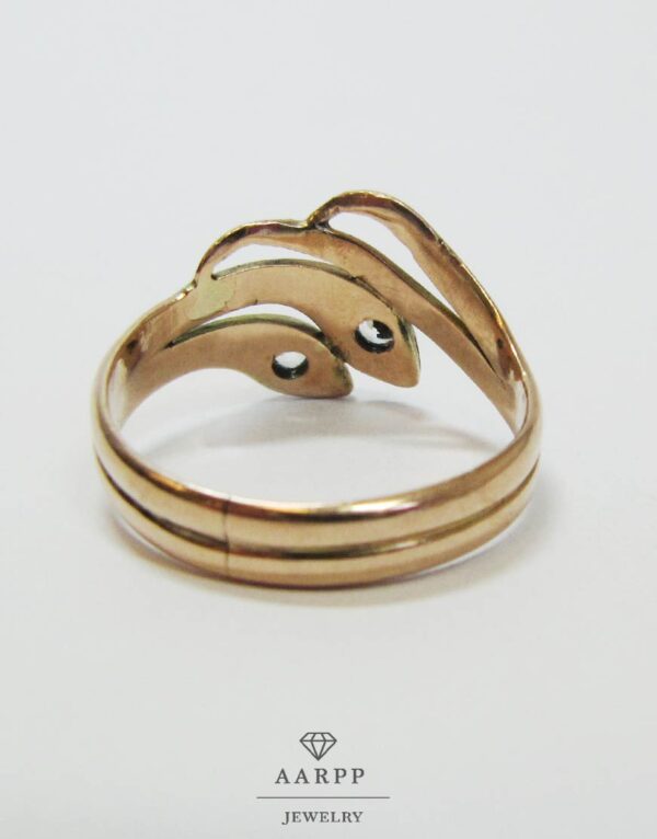 Schlangenring Gold Ring mit zwei Schlangenköpfen und facettiertem Zirkon