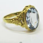 Vintage Ring Gelbgold mit Spinell zartblau oval facettiert im Antik Look