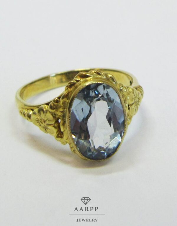 Vintage Ring Gelbgold mit Spinell zartblau oval facettiert im Antik Look