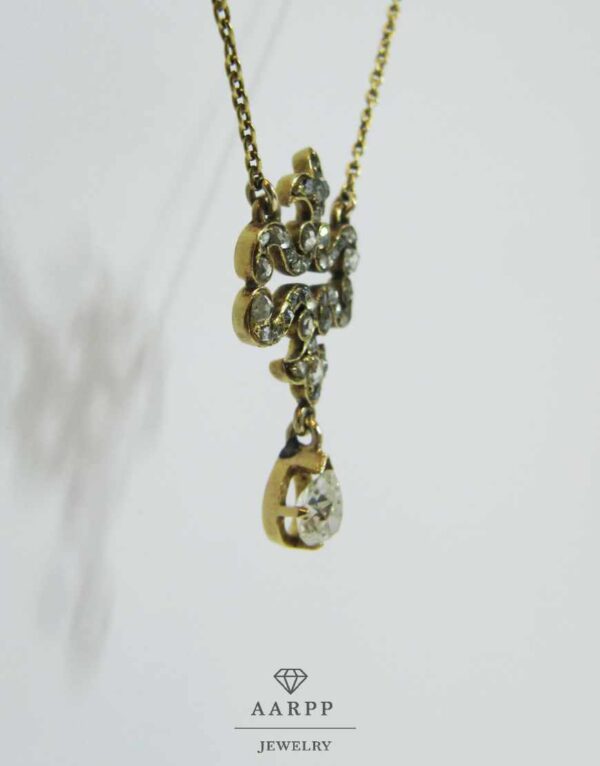 Antikes Collier 585 Gelbgold floraler Anhänger mit Diamanten
