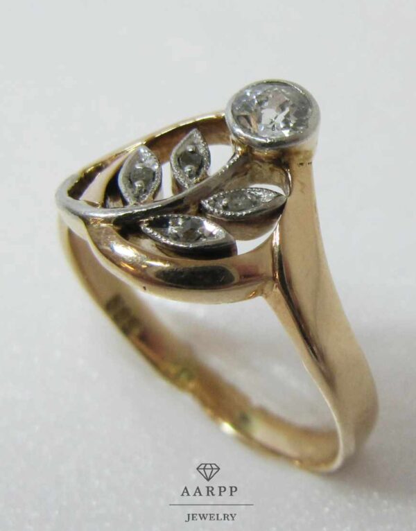 Goldring 585 Rosegold mit Diamanten Blume in Platinfassung