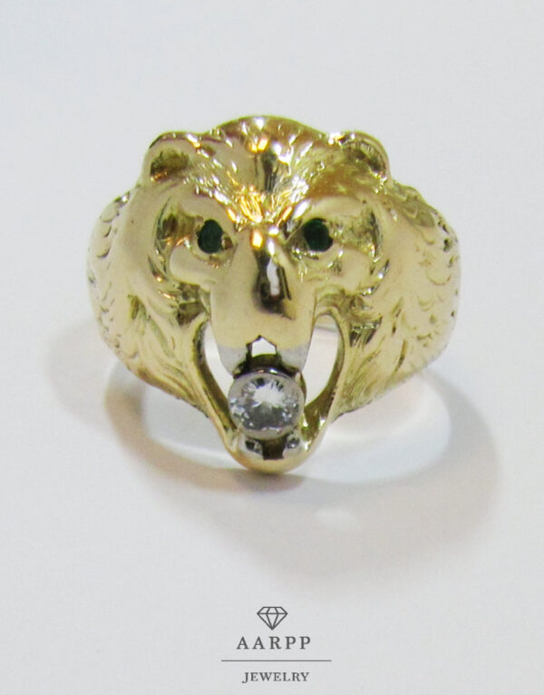 Großer Bärenkopf Ring aus Gold 14 K mit Brillant und Smaragd Herrenring breiter Goldring Gr. 65