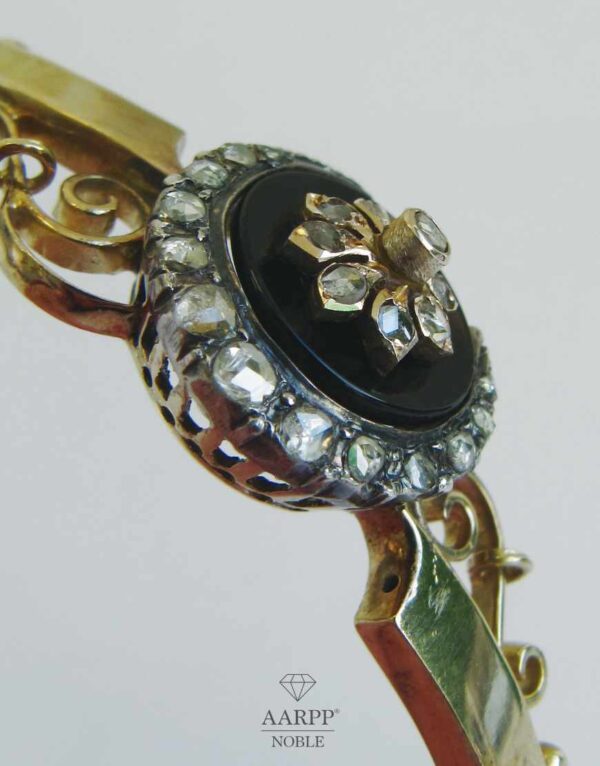 Antiker Armreif 15 Karat Gelbold mit Rosenschliff Diamanten und Onyx