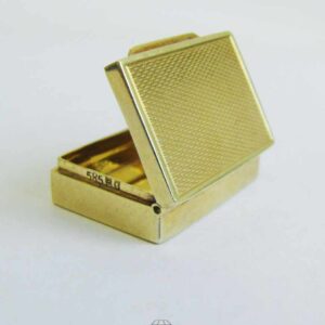 Sehr Kleine Goldene Pillendose 14K Gelbgold 23x16mm rechteckig Guilloche Gold Pill Box