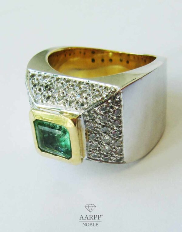 Breiter Diamantring mit Smaragd aus 18K Weissgold Gelbgold