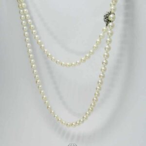 Einreihige lange Perlenkette aus 136 Perlen 14K Weißgold Schloss Tragelänge ca 112cm