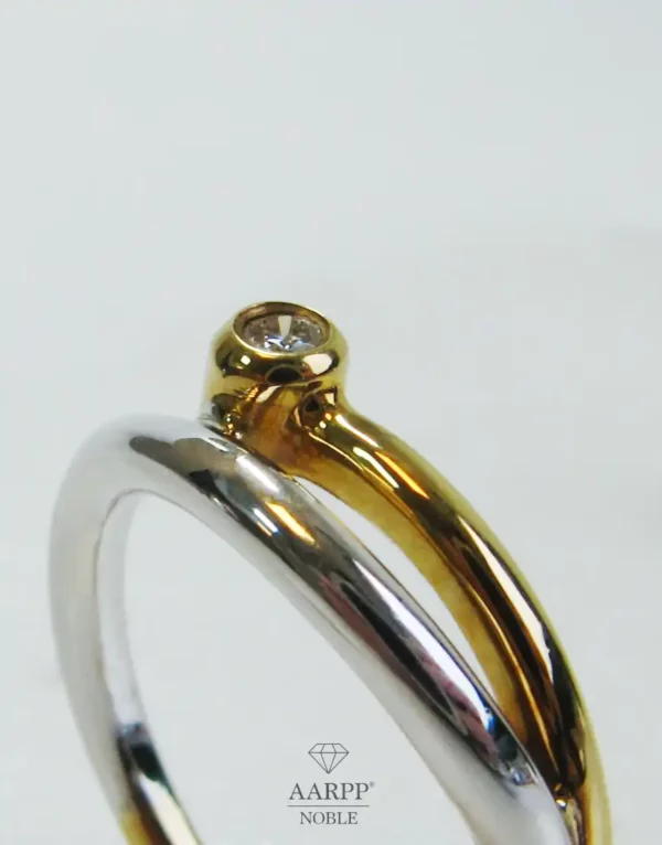 Zweifarbiger Twist Ring 585 Gelbgold Weißgold Brillant 0.06ct Gr. 54