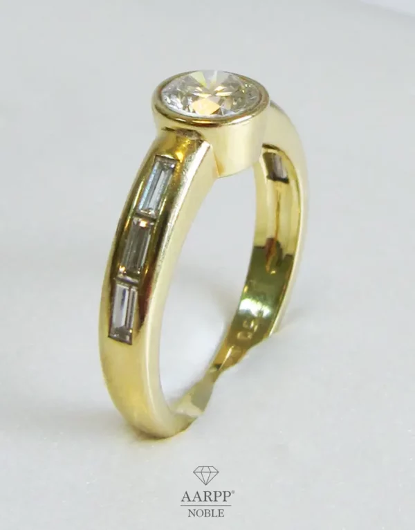 WEMPE Solitärring 18K Gelbold Brillant Solitär Ring mit Diamantbaguettes -  Wempe-Zertifikat, Gr. 54