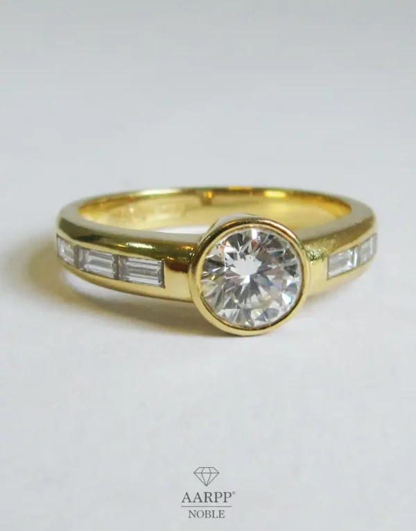 WEMPE Solitärring 18K Gelbold Brillant Solitär Ring mit Diamantbaguettes -  Wempe-Zertifikat, Gr. 54