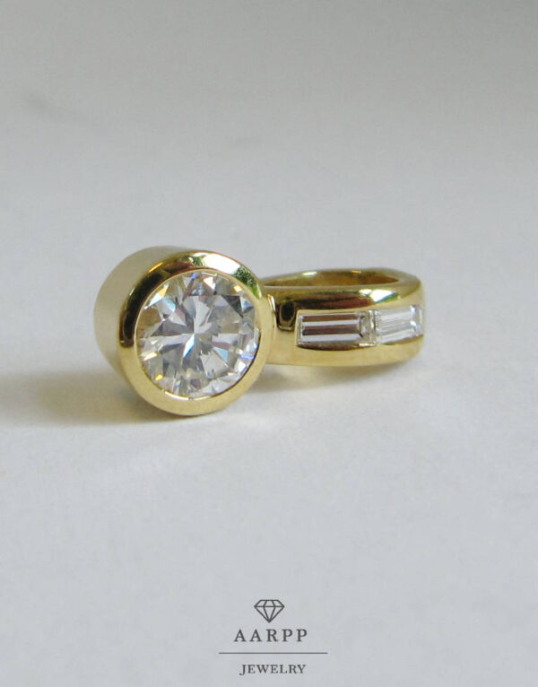 Wempe Solitär Brillant 0.74ct Anhänger 750 Gelbgold mit Diamantbaguettes inkl. Juwel-Zertifikat