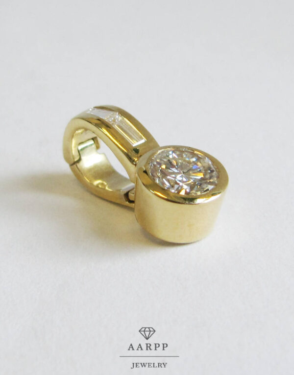 Wempe Solitär Brillant 0.74ct Anhänger 750 Gelbgold mit Diamantbaguettes inkl. Juwel-Zertifikat